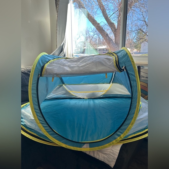 Baby Beach Blue Pop-Up Tent with Yellow Trim - Picture 5 of 6